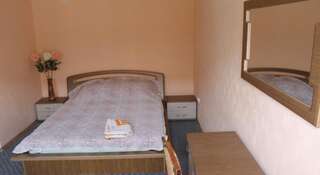 Гостиница Guest House Katrin Судак Двухместный номер с 1 кроватью и собственной ванной комнатой-2